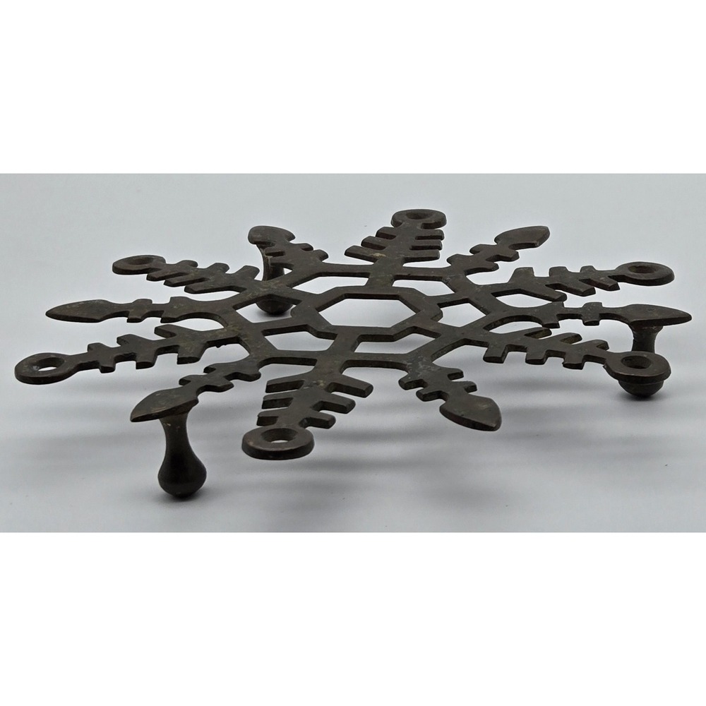 Vintage Metal Trivet Snowflake Shape 6" Rustic Kitchen Decor Made India - Picture 3 of 7